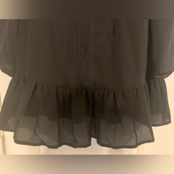 Banana Republic Black Ruffle Bottom Blouse Top - ¾ Length Sleeve Large LIKE NEW - Picture 4 of 6